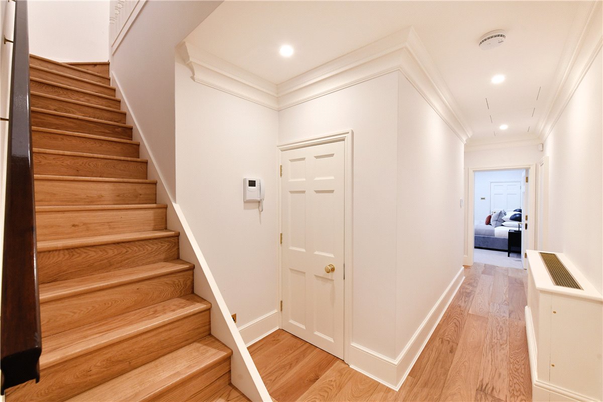 2 bedroom flat, Park Street, Mayfair W1K - Available