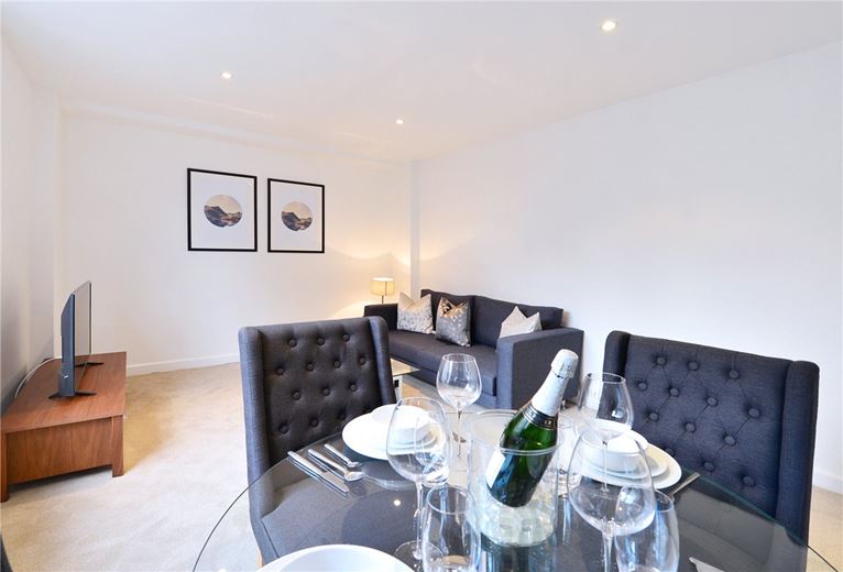 1 bedroom flat, Hill Street, Mayfair W1J - Available