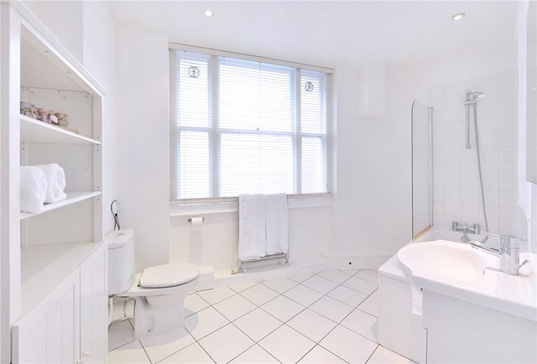 1 bedroom flat, Hill Street, Mayfair W1J - Available