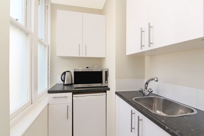  bedroom flat, Hill Street, Mayfair W1J - Available