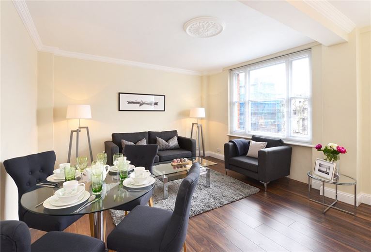 2 bedroom flat, Hill Street, Mayfair W1J - Available