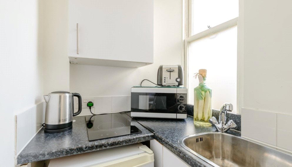  bedroom flat, Hill Street, Mayfair W1J - Available