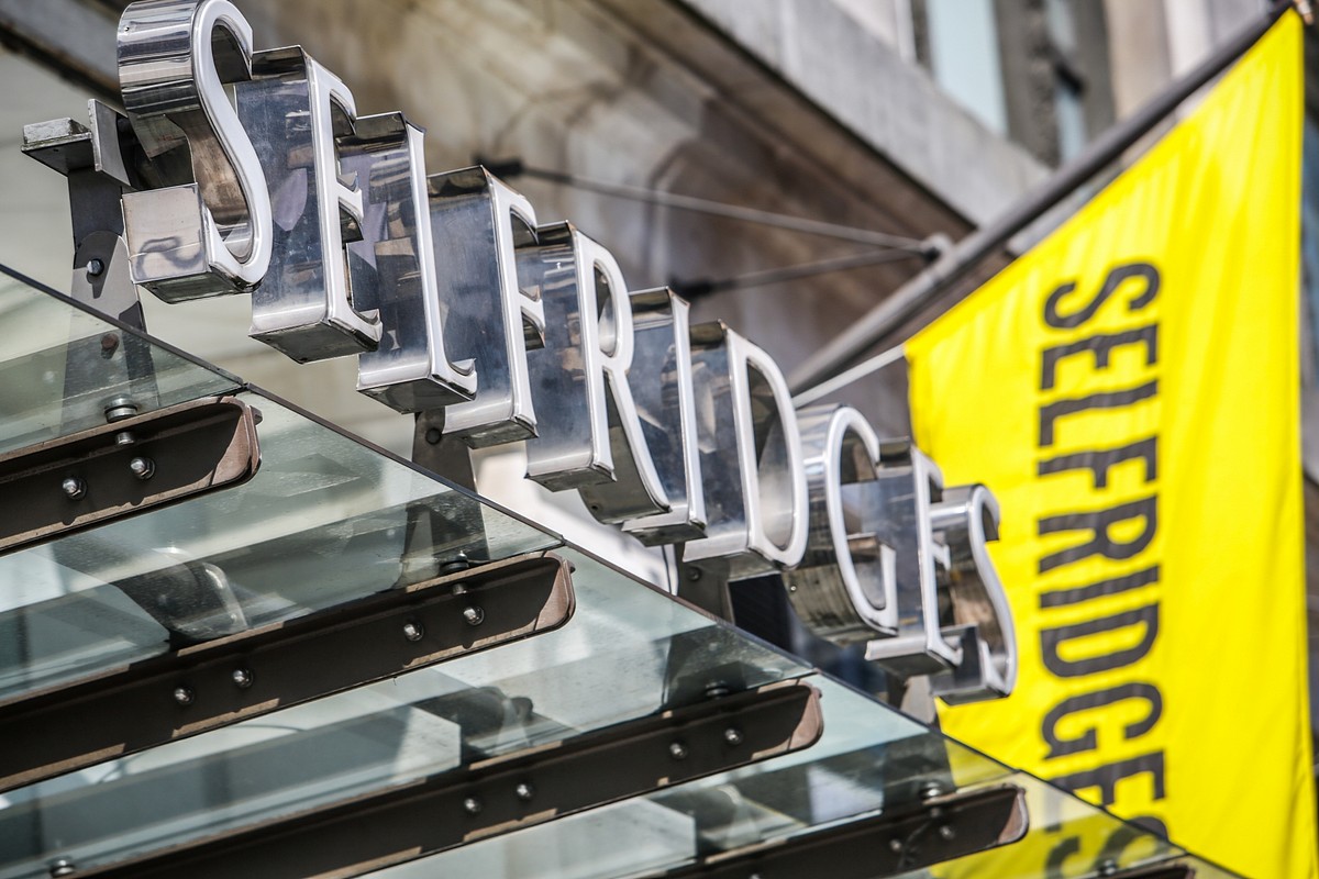 2 bedroom flat, North Audley Street, Mayfair W1K - Available