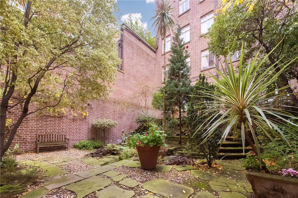 3 bedroom flat, Upper Grosvenor Street, Mayfair W1K - Available