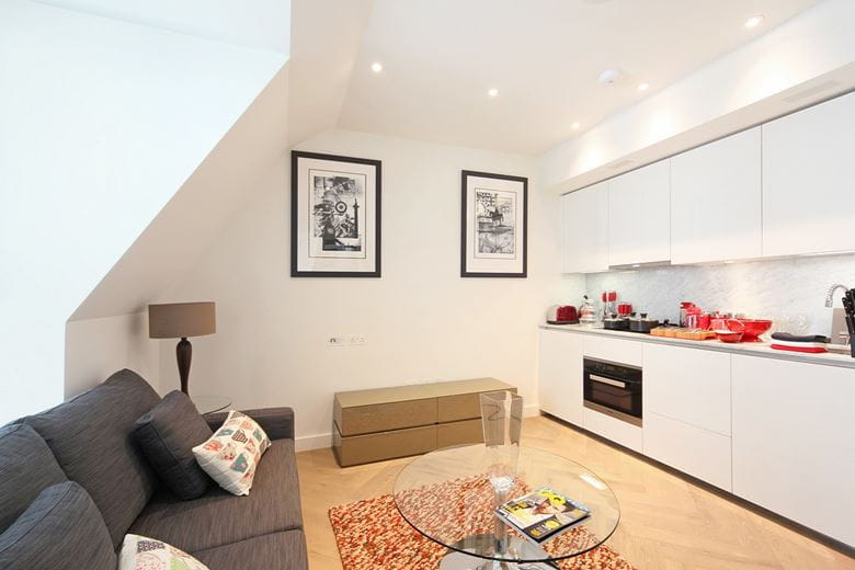 1 bedroom flat, Bedford Street, Covent Garden WC2E - Available