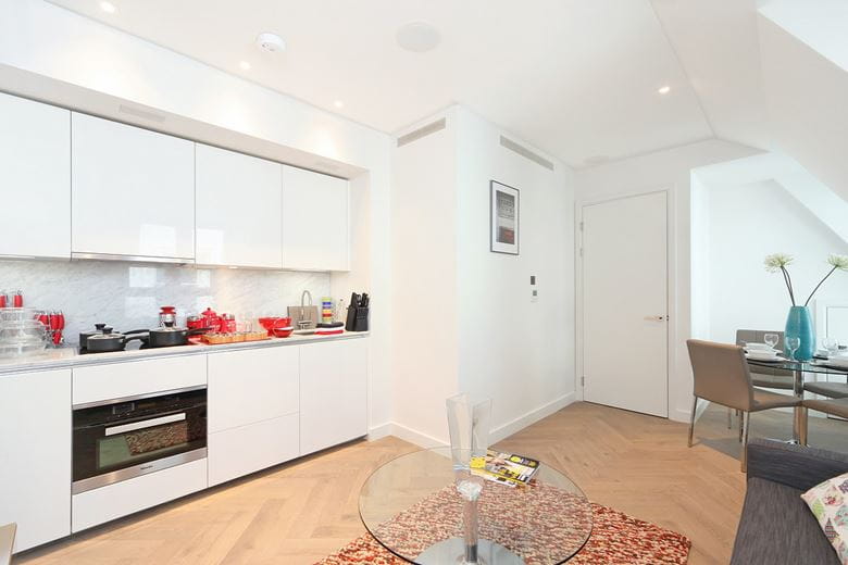 1 bedroom flat, Bedford Street, Covent Garden WC2E - Available