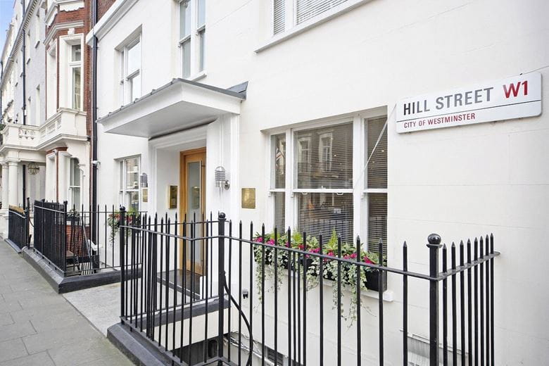 1 bedroom flat, Hill Street, Mayfair W1J - Available