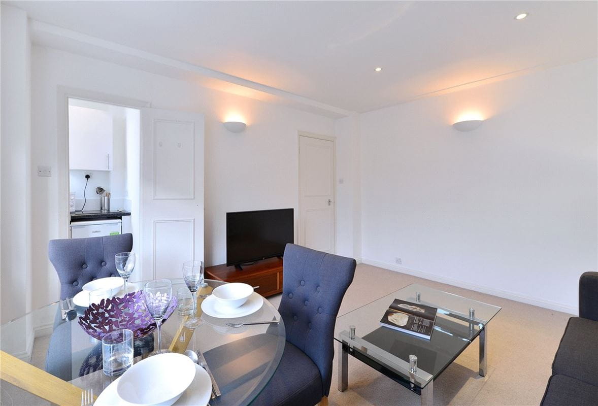 1 bedroom flat, Hill Street, Mayfair W1J - Available