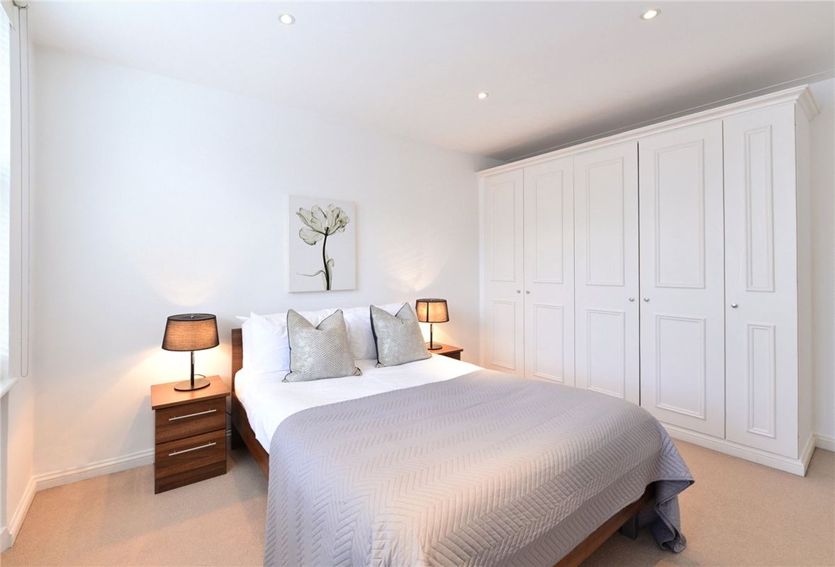 1 bedroom flat, Hill Street, Mayfair W1J - Available