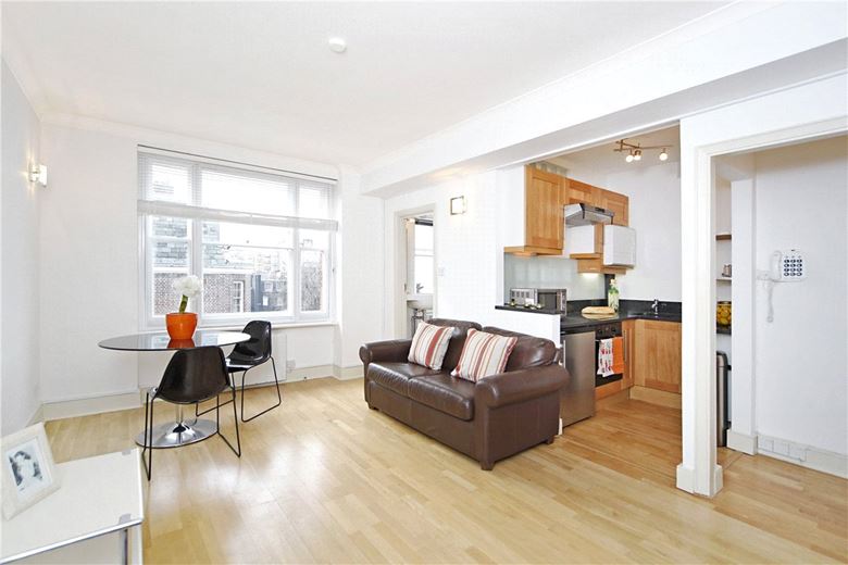  bedroom flat, Hill Street, Mayfair W1J - Available