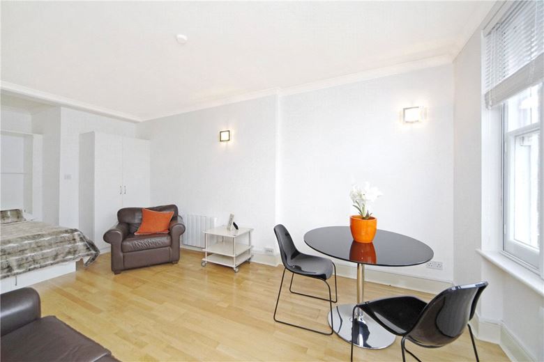  bedroom flat, Hill Street, Mayfair W1J - Available