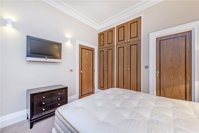 2 bedroom flat, Berkeley Street, Mayfair W1J - Available