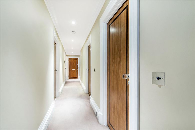 2 bedroom flat, Berkeley Street, Mayfair W1J - Available