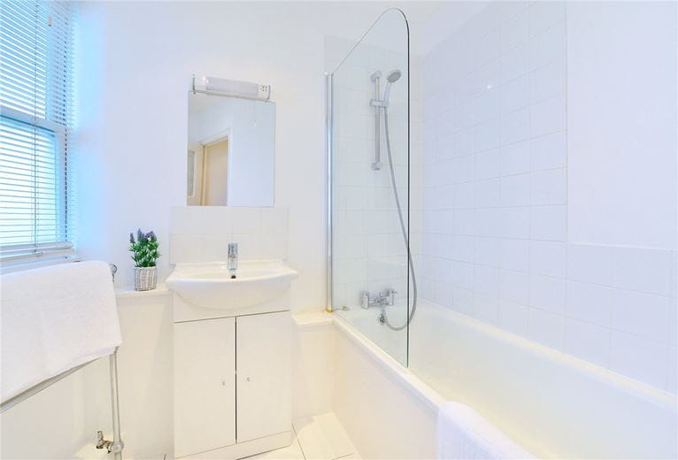  bedroom flat, Hill Street, Mayfair W1J - Available