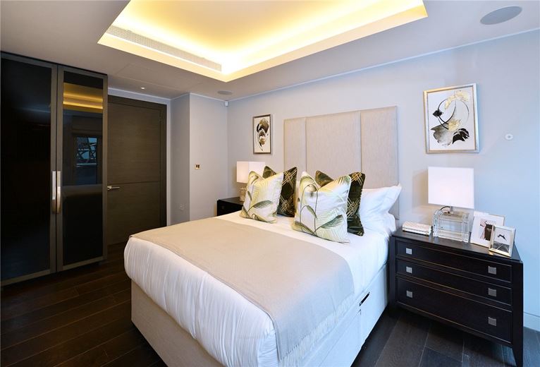 2 bedroom flat, Duke Street, Mayfair W1K - Available