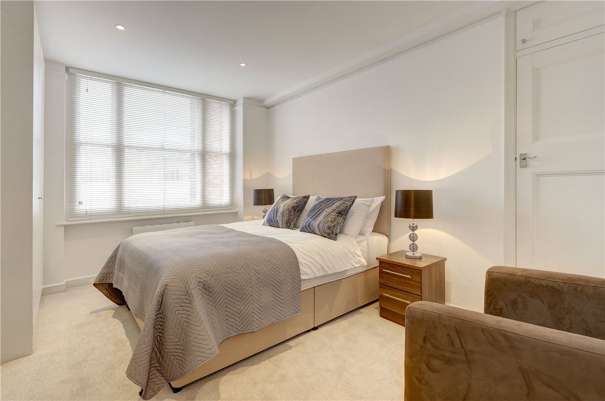 1 bedroom flat, Hill Street, Mayfair W1J - Available