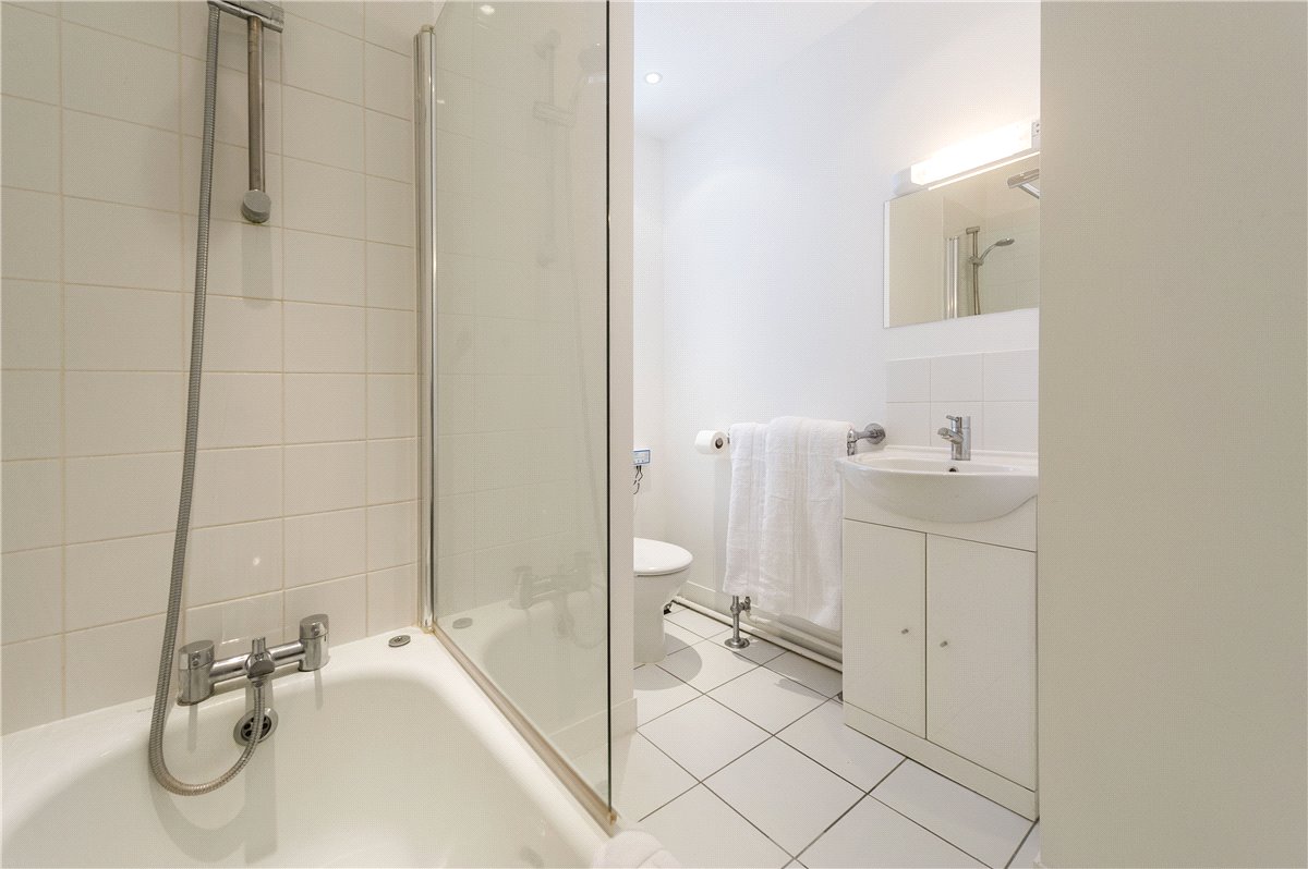 1 bedroom flat, Hill Street, Mayfair W1J - Available