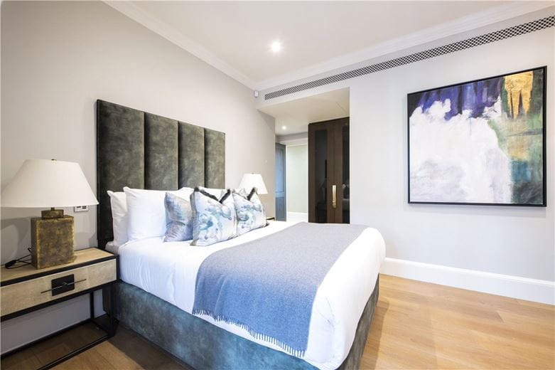 3 bedroom flat, Duke Street, Mayfair W1K - Available