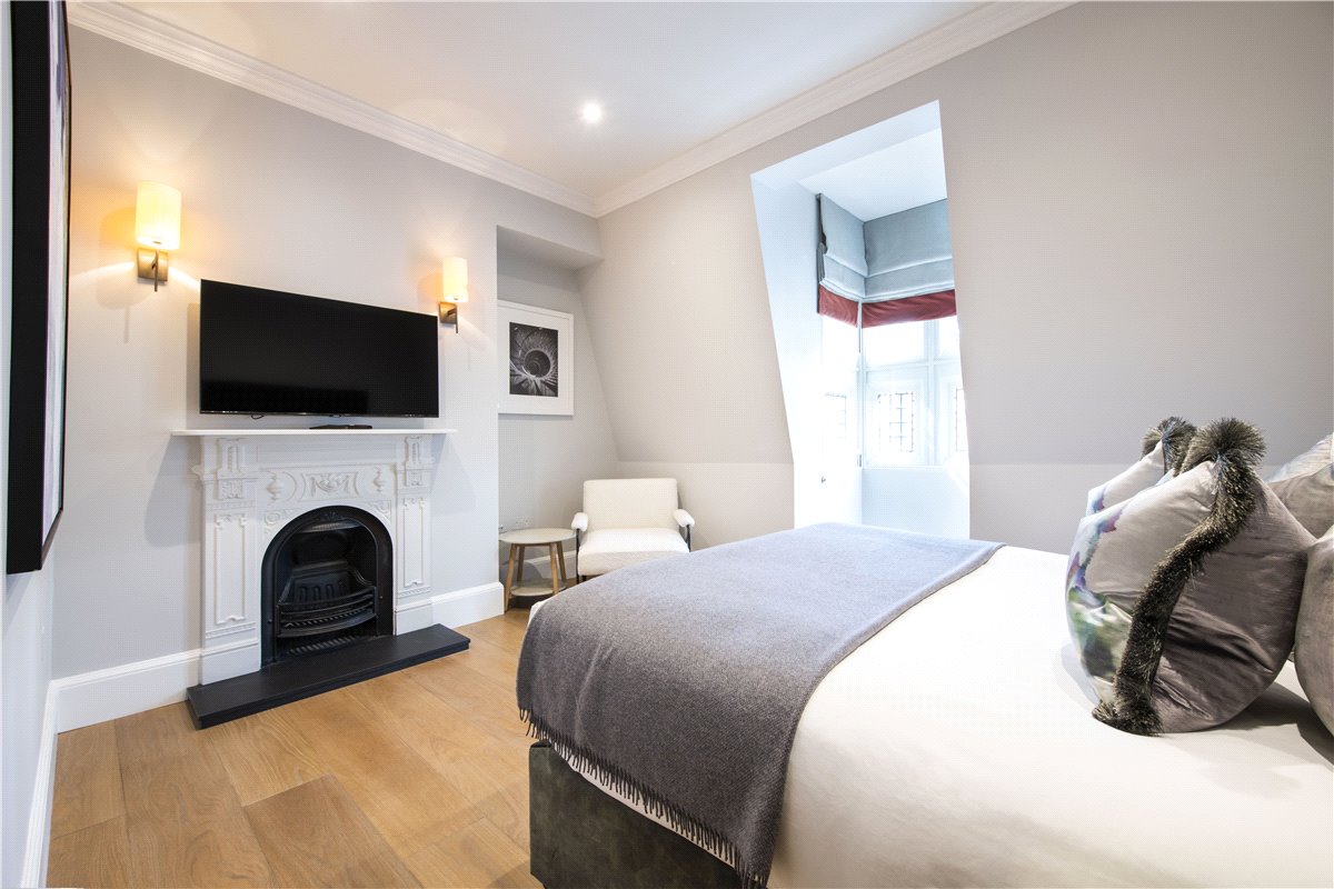 3 bedroom flat, Duke Street, Mayfair W1K - Available