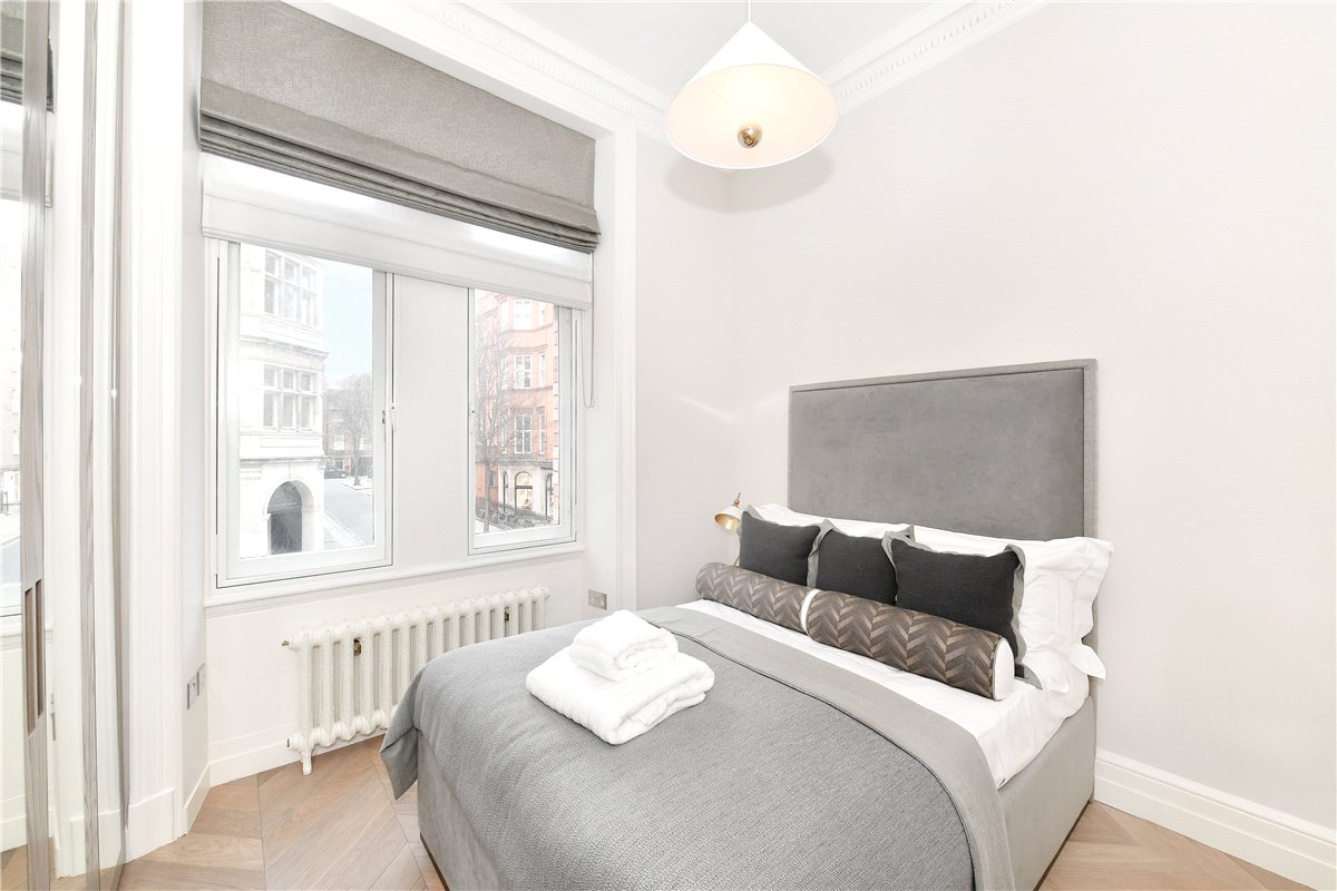 2 bedroom flat, Mount Street, Mayfair W1K