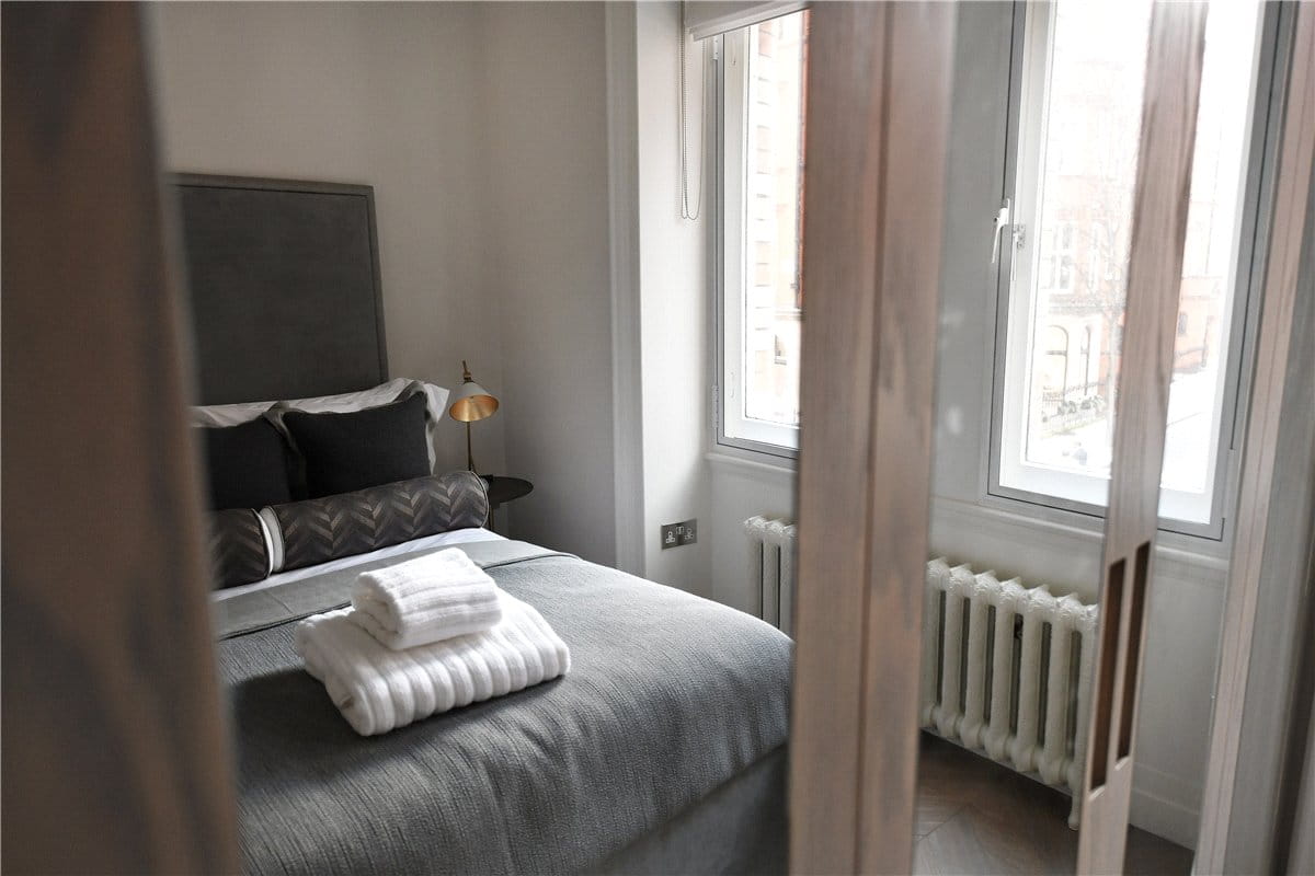 2 bedroom flat, Mount Street, Mayfair W1K