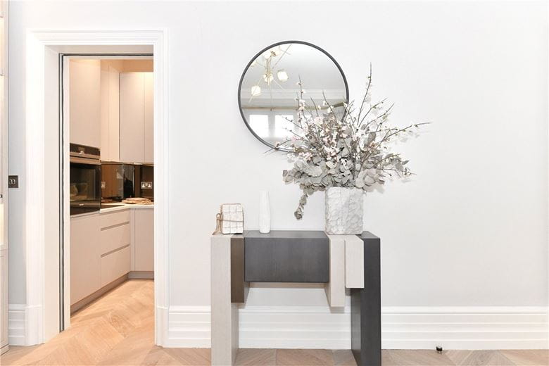 2 bedroom flat, Mount Street, Mayfair W1K
