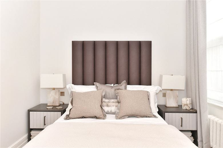 2 bedroom flat, Mount Street, Mayfair W1K