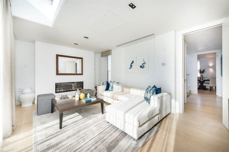 3 bedroom flat, Green Street, Mayfair W1K - Available