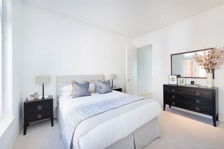3 bedroom flat, Green Street, Mayfair W1K - Available