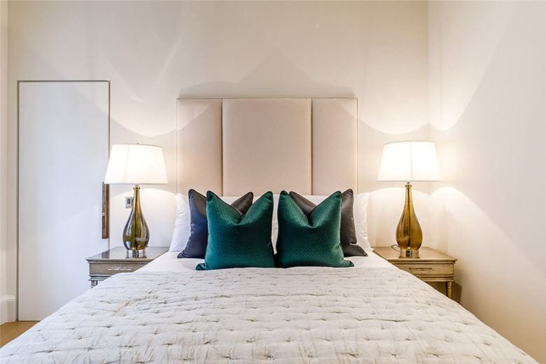 3 bedroom flat, Duke Street, Mayfair W1K - Available