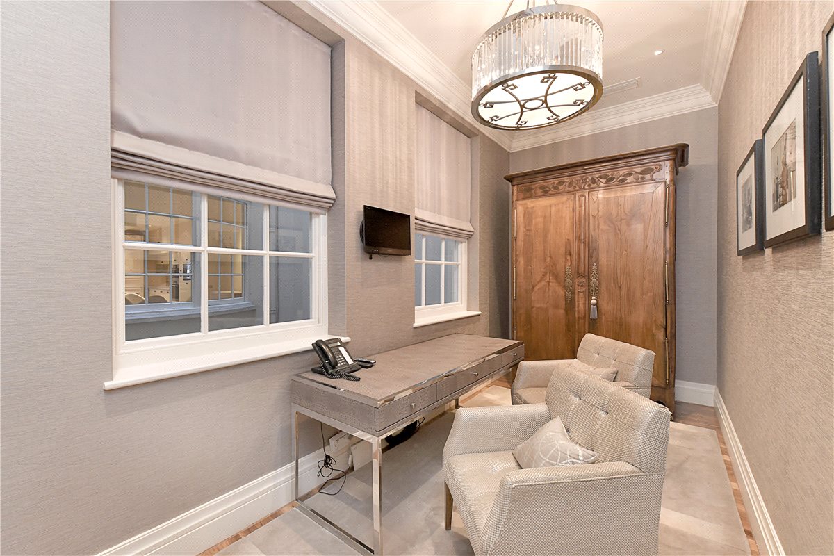 4 bedroom flat, Upper Grosvenor Street, Mayfair W1K - Available