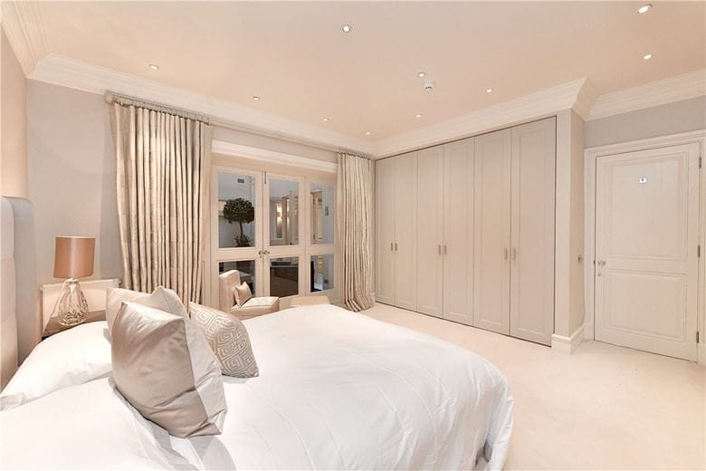 4 bedroom flat, Upper Grosvenor Street, Mayfair W1K - Available