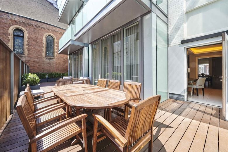 3 bedroom flat, Duke Street, Mayfair W1K - Available