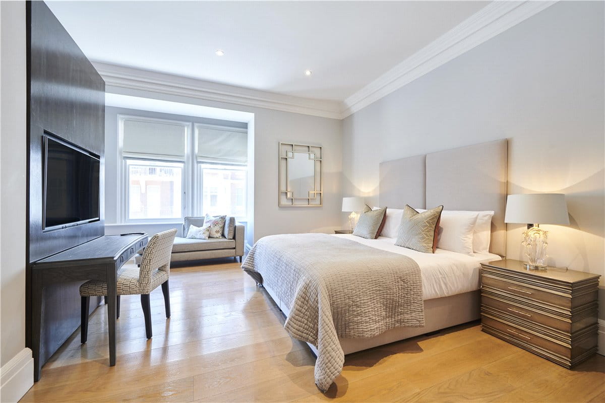 3 bedroom flat, Duke Street, Mayfair W1K - Available