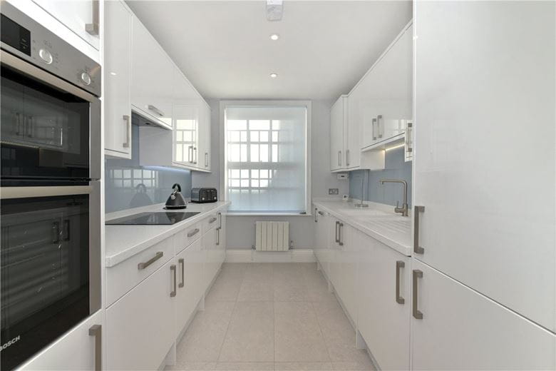 2 bedroom flat, Reeves Mews, Mayfair W1K
