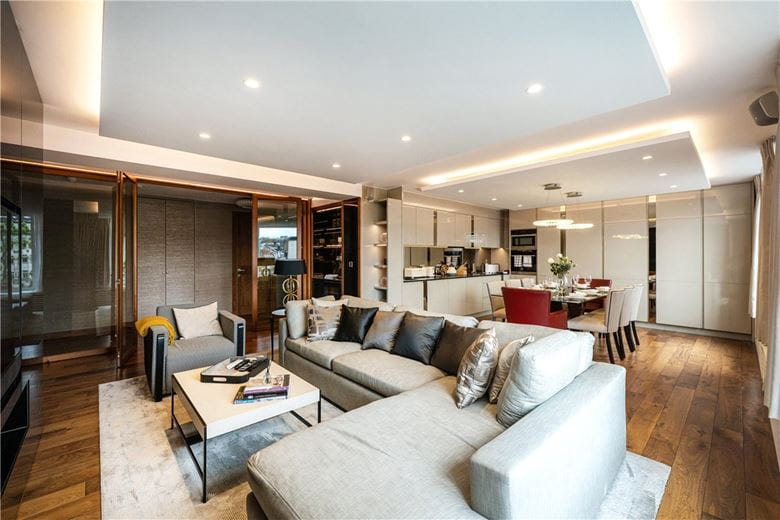 2 bedroom flat, Bourdon Street, Mayfair W1K - Available