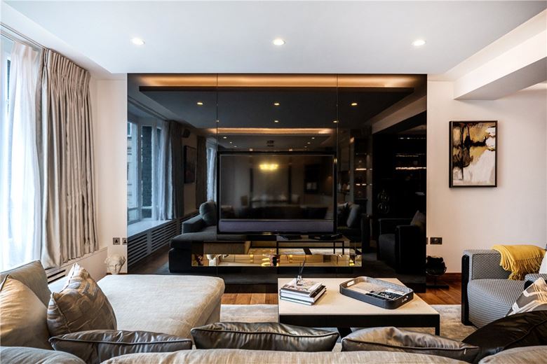 2 bedroom flat, Bourdon Street, Mayfair W1K - Available