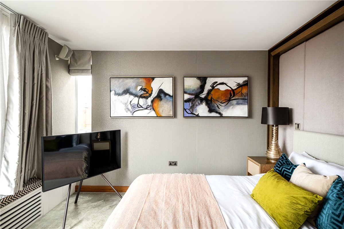 2 bedroom flat, Bourdon Street, Mayfair W1K - Available