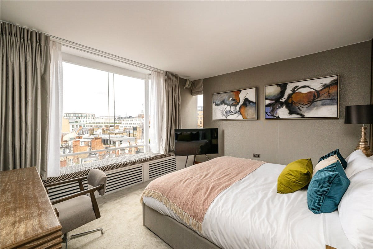 2 bedroom flat, Bourdon Street, Mayfair W1K - Available