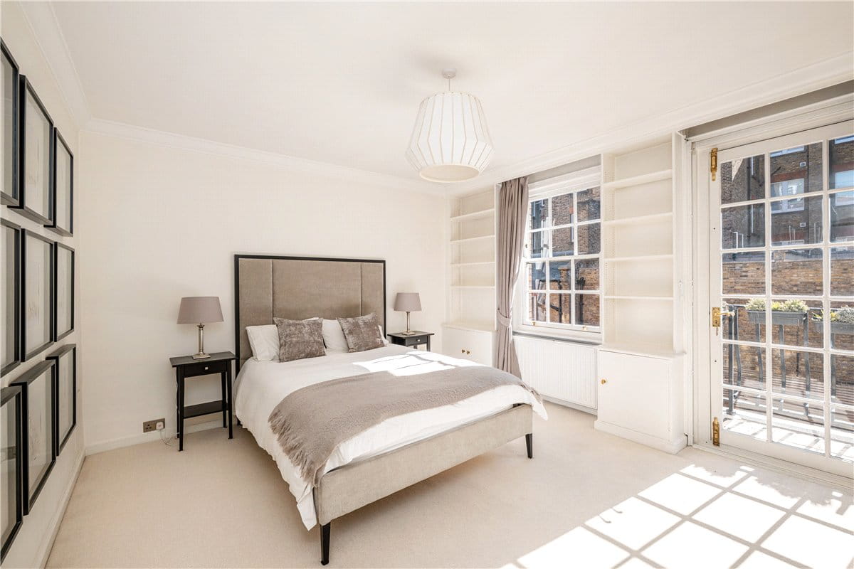 2 bedroom flat, Reeves Mews, Mayfair W1K - Available