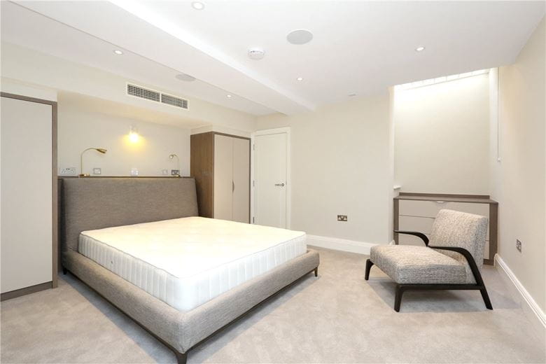 2 bedroom flat, Bell Yard, Strand WC2A