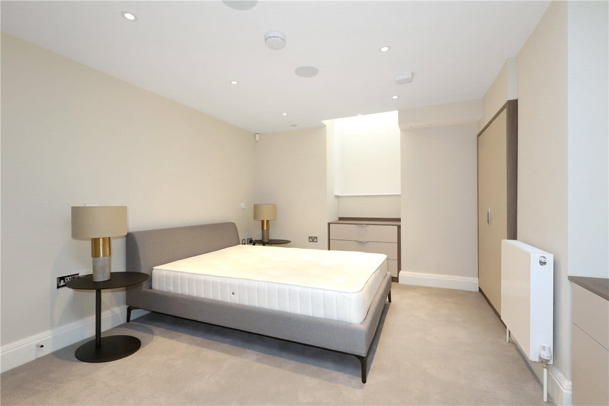 2 bedroom flat, Bell Yard, Strand WC2A