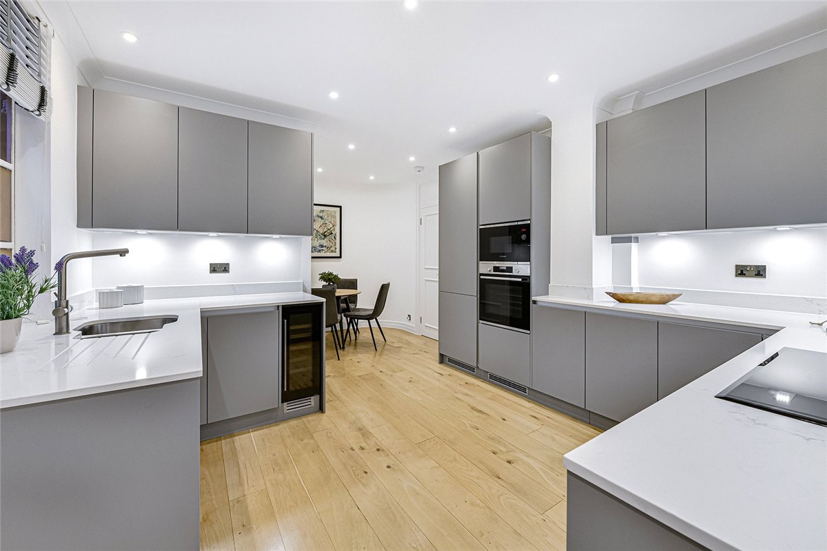 4 bedroom flat, Grosvenor Square, Mayfair W1K - Available