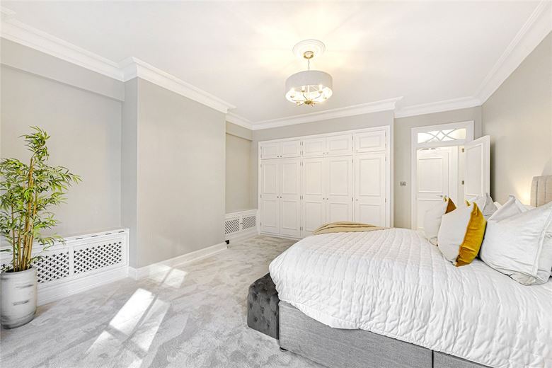 4 bedroom flat, Grosvenor Square, Mayfair W1K - Available