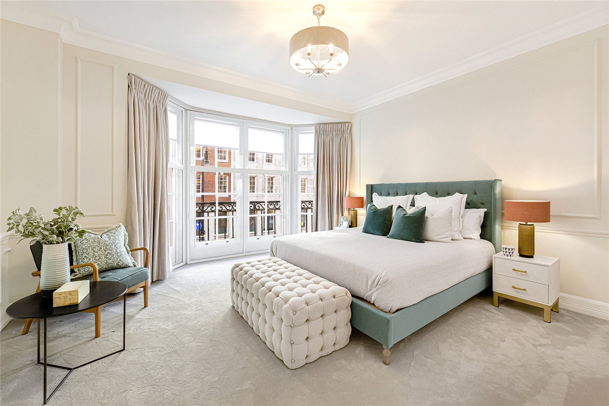 4 bedroom flat, Grosvenor Square, Mayfair W1K - Available