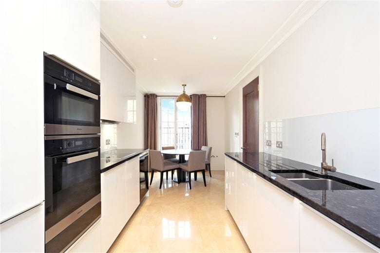 2 bedroom flat, Curzon Street, Mayfair W1J - Available