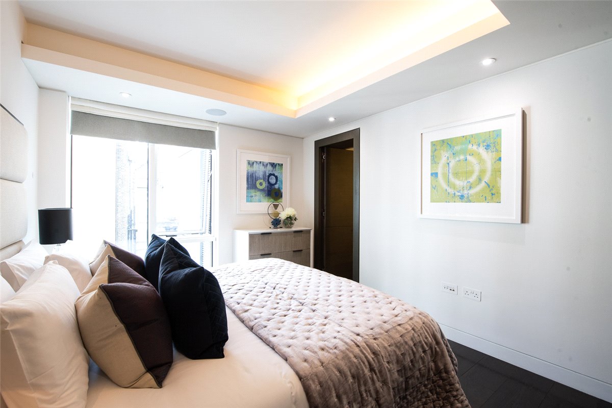 2 bedroom flat, Duke Street, Mayfair W1K - Available