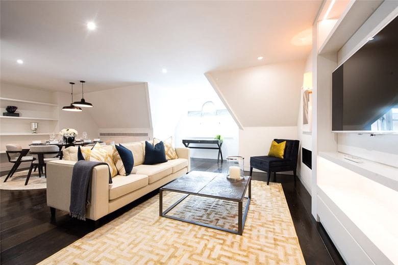 2 bedroom flat, Duke Street, Mayfair W1K - Available