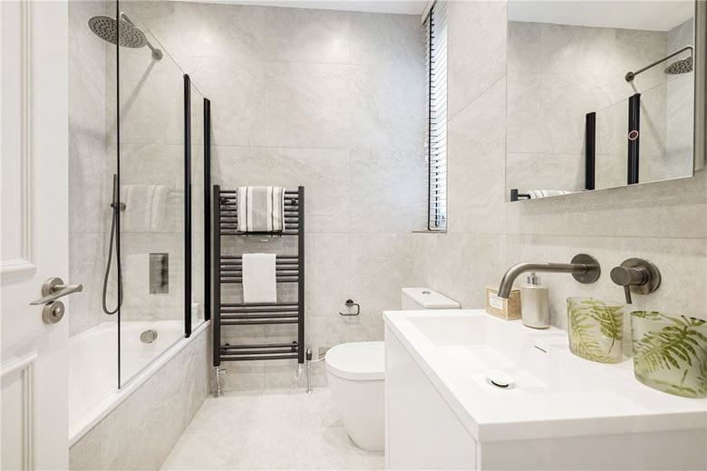 3 bedroom flat, St Georges Court, Gloucester Road SW7 - Available