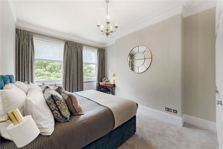 3 bedroom flat, St Georges Court, Gloucester Road SW7 - Available